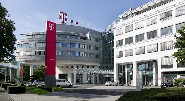 deutsche-telekom-hq-bonn-770x420.jpg