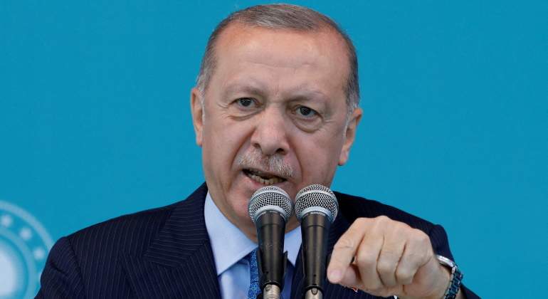 erdogan-dedo-microfonos.jpg