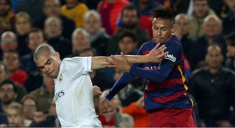 Pepe-frena-Neymar-2016-efe.jpg
