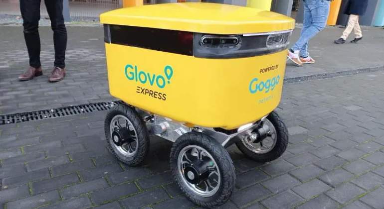 goggo-glovo-robot.jpg