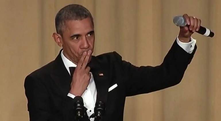 obama drop mic 770.jpg