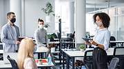 Consejos para que la mascarilla no te impida comunicarte correctamente en la vuelta presencial al trabajo