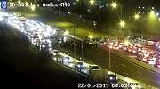 Los taxistas cortan la M-40 a la altura de IFEMA en plena hora punta generando el caos en el tráfico de Madrid