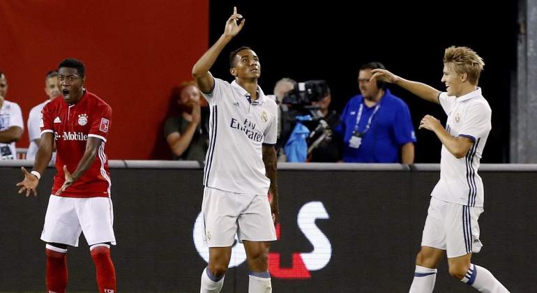 Danilo-celebra-Bayern-2016-efe.jpg