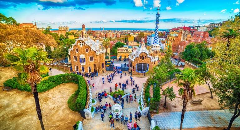 barcelona-turistas-dreamstime.jpg