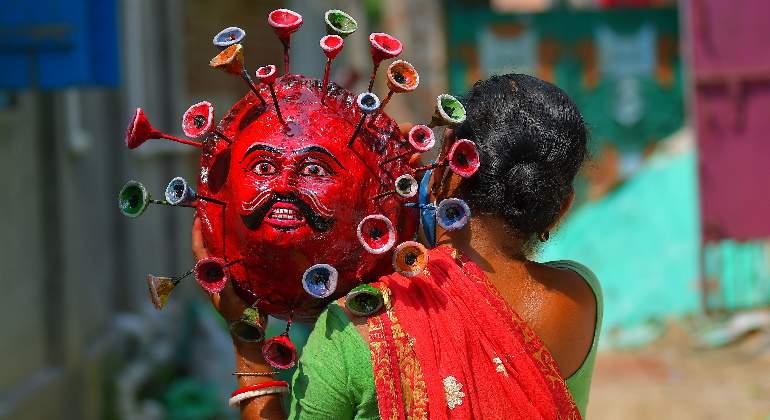 india-mujer-muneco-coronavirus-dpa-770x420.jpg
