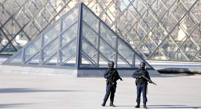 louvre.jpg