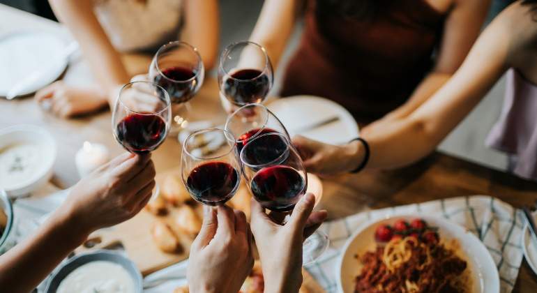 770-420-brindis-vino-comida-istock.jpg
