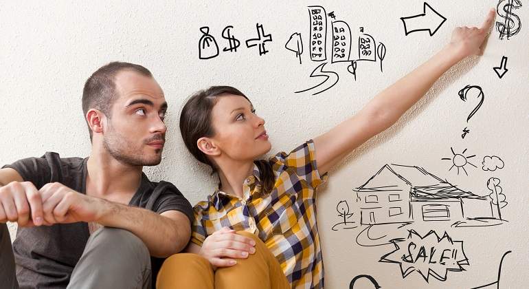 jovenes-pareja-finanzas.jpg