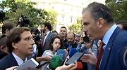 Tensa discusión entre Almeida y Ortega Smith a las puertas del Ayuntamiento de Madrid por la violencia de género
