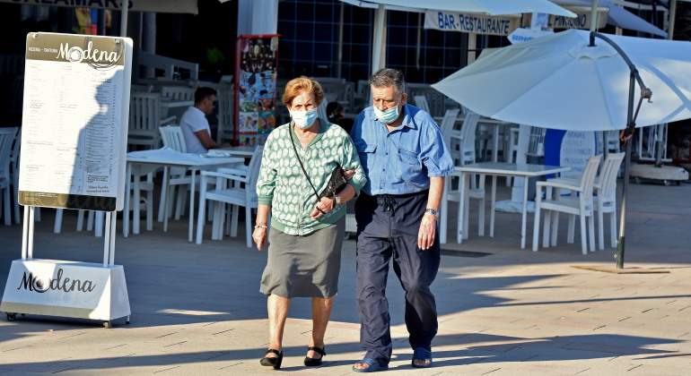 ancianos-paseo-lleida-getty.jpg
