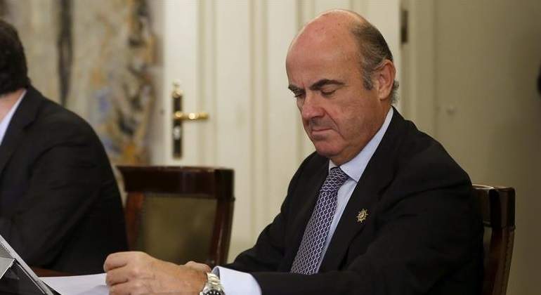 guindos-primer-consejo-2016-efe.jpg