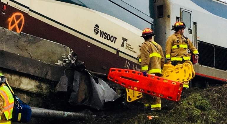 rescate-tren-siniestrado-seattle-efe.jpg