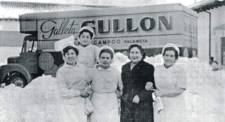 Camion-AdelaG-trabajadoras-galletas-Gullon.jpg