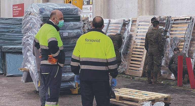Trabajadores-de-Ferrovial-en-el-hospital-de-Ifema.jpg