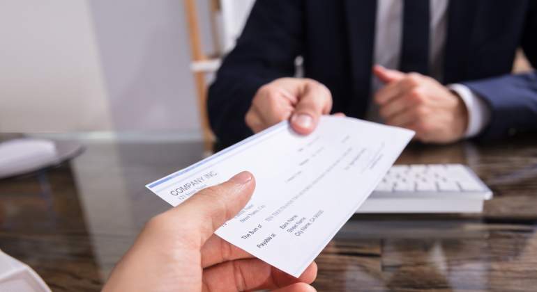 cheque-entrega-dreamstime.jpg