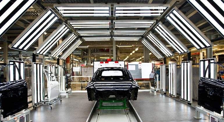 coche-cadena-montaje-bloomberg-770x420.jpg