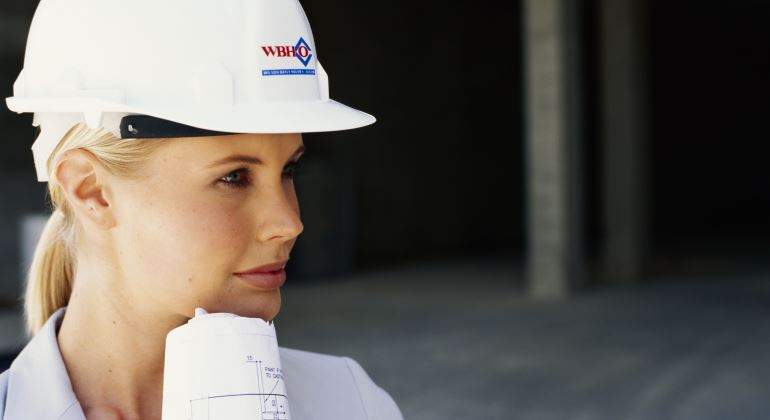 mujer-casco-trabajo-770-getty.jpg
