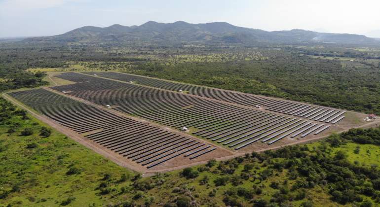 Planta-fotovoltaica-Llanos-del-Sur-propiedad-de-Ecoener-en-Honduras.JPG