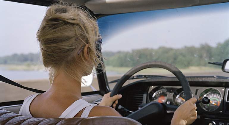 Mujer coche