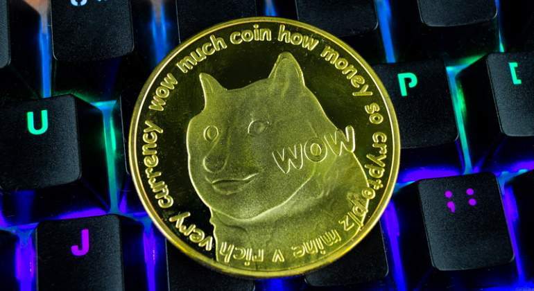 dogecoin-teclado-gamer-dreamstime.jpg