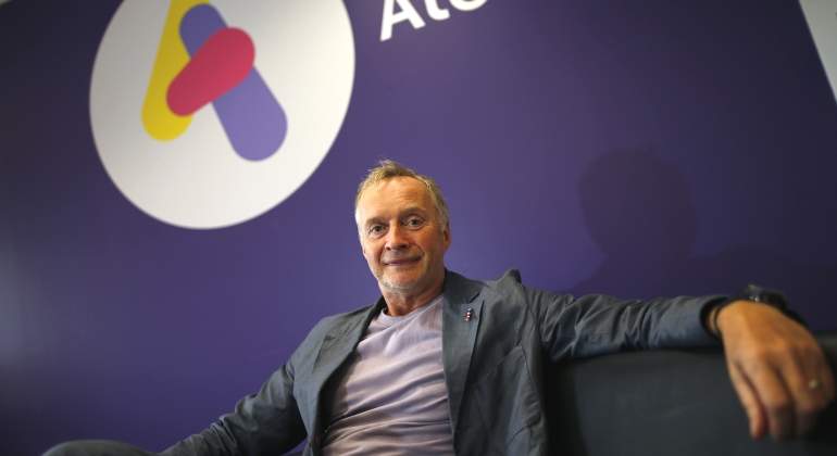 Anthony-Thomson-Atom-770.jpg
