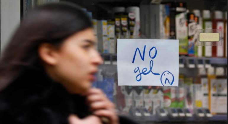 francia-no-gel-cartel-coronavirus-reuters.jpg