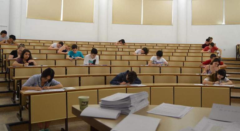 universitarios