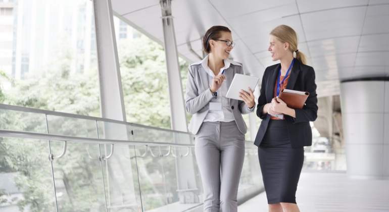 mujeres-trabajadoras-trajes-dreamstime-770x420.jpg