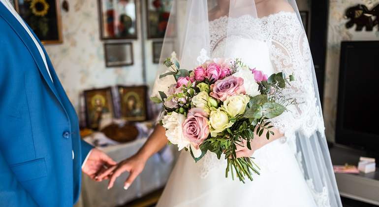 Novia-con-ramo-iStock.jpg