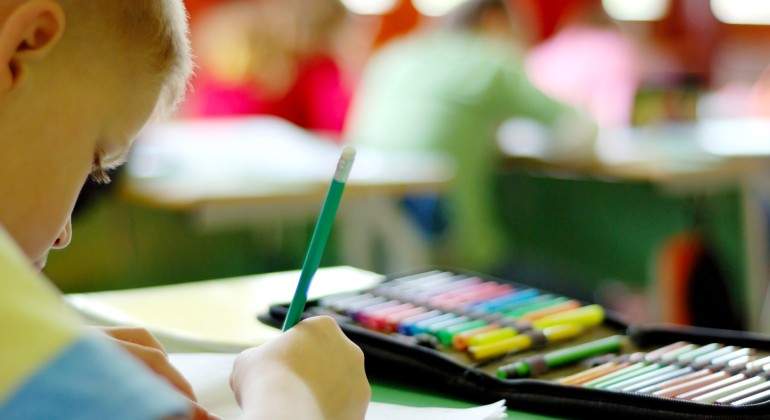 nino-pintando-en-clase.jpg