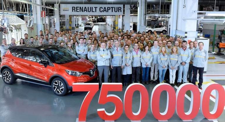 renault-captur-750mil.jpg