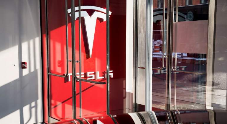 tesla-bloomberg.jpg