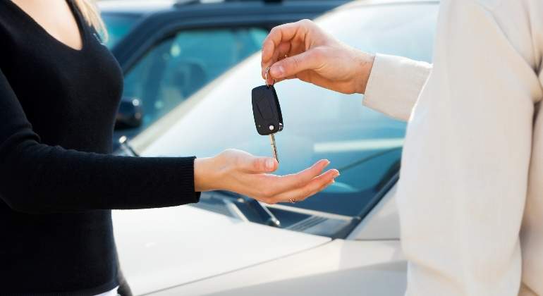 alquiler-coche-dreamstime.jpg