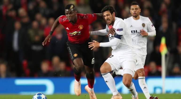pogba-parejo-manchester-united-valencia-reuters.jpg