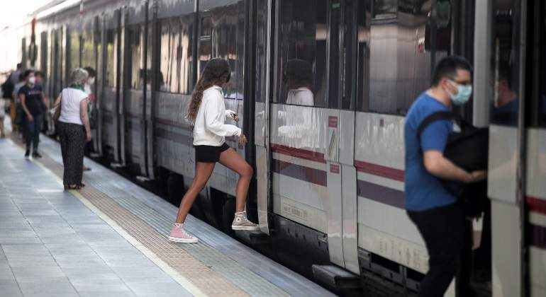 pasajeros-tren-mascarilla-europapress-eduardo-parra.jpg
