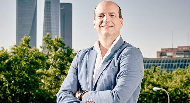 lavin-manuel-770.jpg