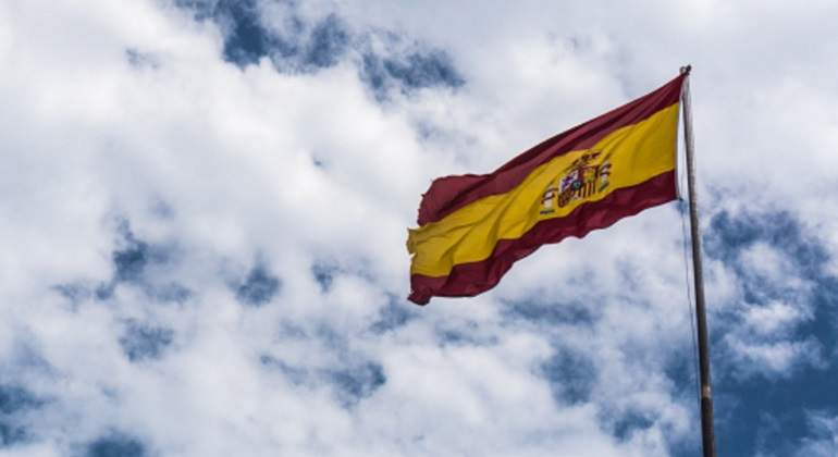 bandera-ondea-espana-nubes.jpg