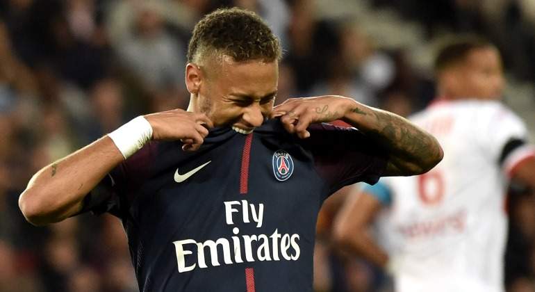 Neymar-muerde-camiseta-2017-efe.jpg