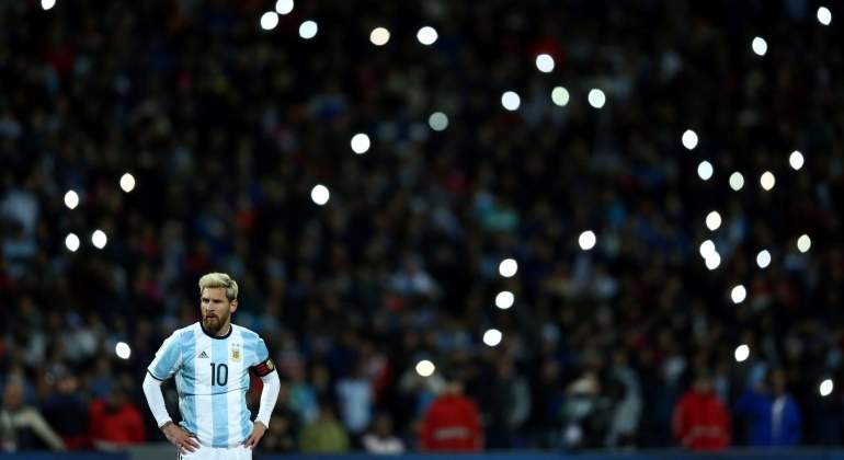 Messi-argentina-flashes-pequeno-2016-reuters.jpg