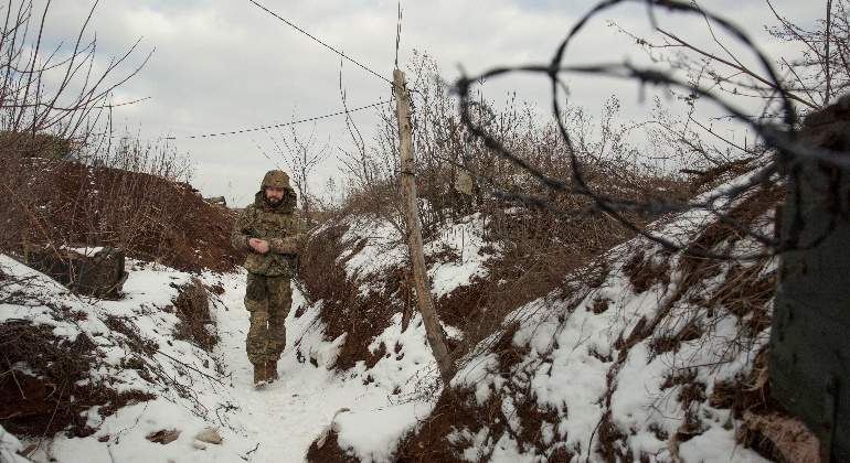 soldado-militar-ejercito-ucrania-frontera-tension-rusa-trinchera-22enero2022-reuters-770x420.jpg