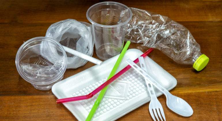 plasticos-pajitas-platos-istock.jpg
