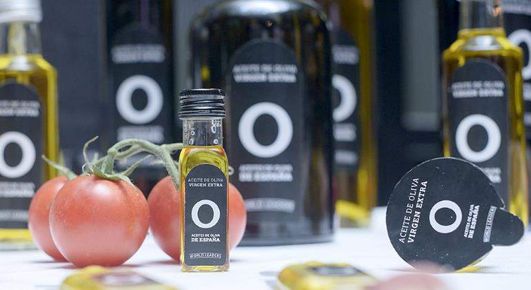 aceite-oliva-botellas-tomate-770.jpg