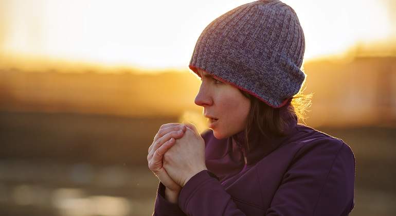 Mujer-haciendo-deporte-en-un-clima-frio-iStock.jpg