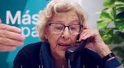 Cachondeo y críticas en las redes por las llamadas de Manuela Carmena para ayudar a Errejón: Tengo voz de aguardiente