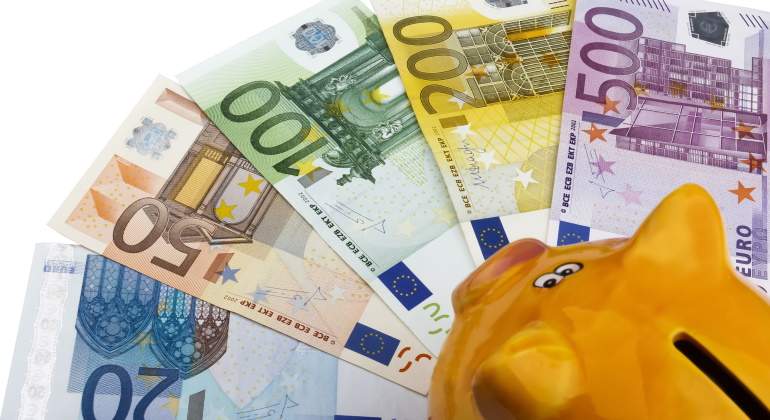 euros-billetes-cerdito-dreamstime.jpg