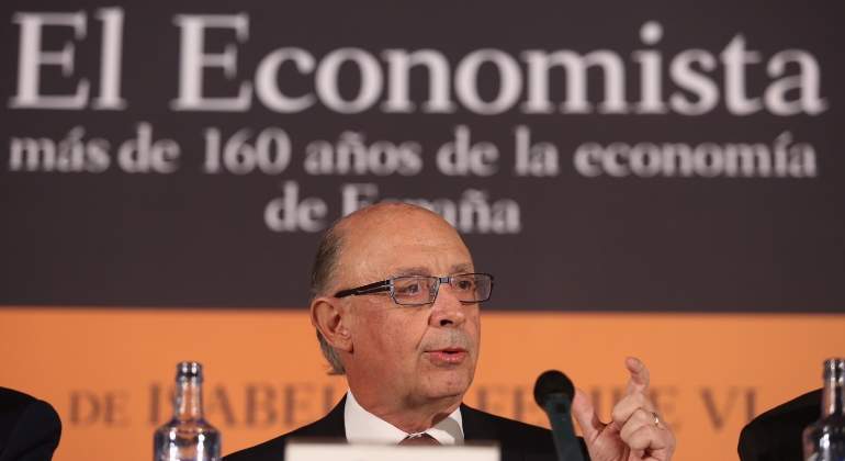 montoro-libro-ee-mano-770.jpg