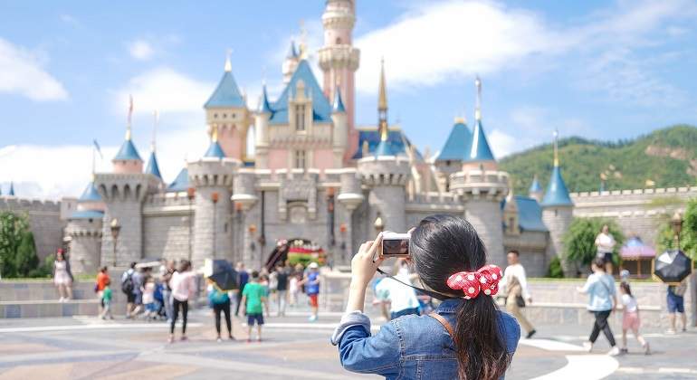 Castillo-Disney-iStock.jpg