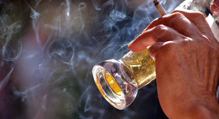 fumar-beber-dreamstime.jpg