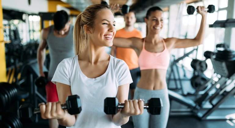 gimnasio-ejercicio-pesas-chicas-felicidad-770-dreamstime.jpg